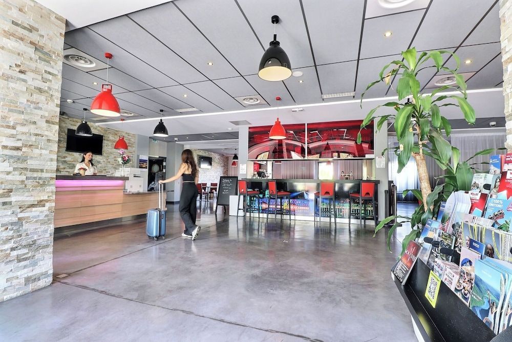 Hôtel des Lumières Lyon Meyzieu Arena Stadium 2