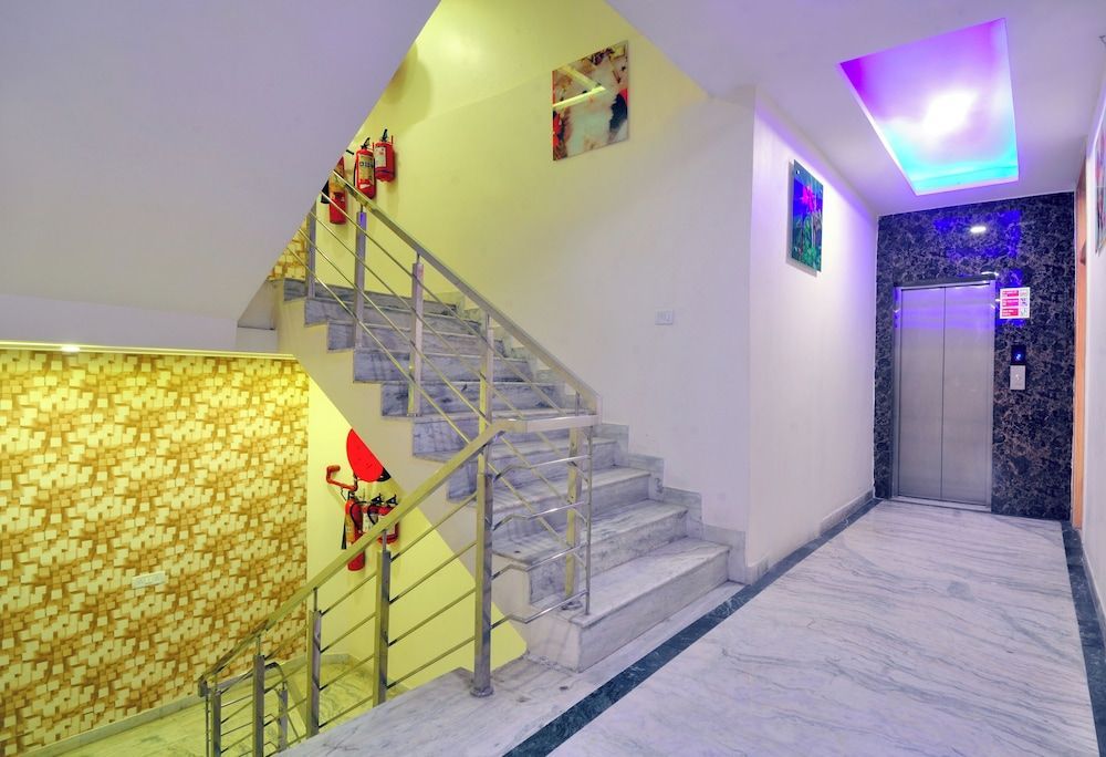 Hotel All Iz Well - Just a min away from New Delhi Railway Station 2