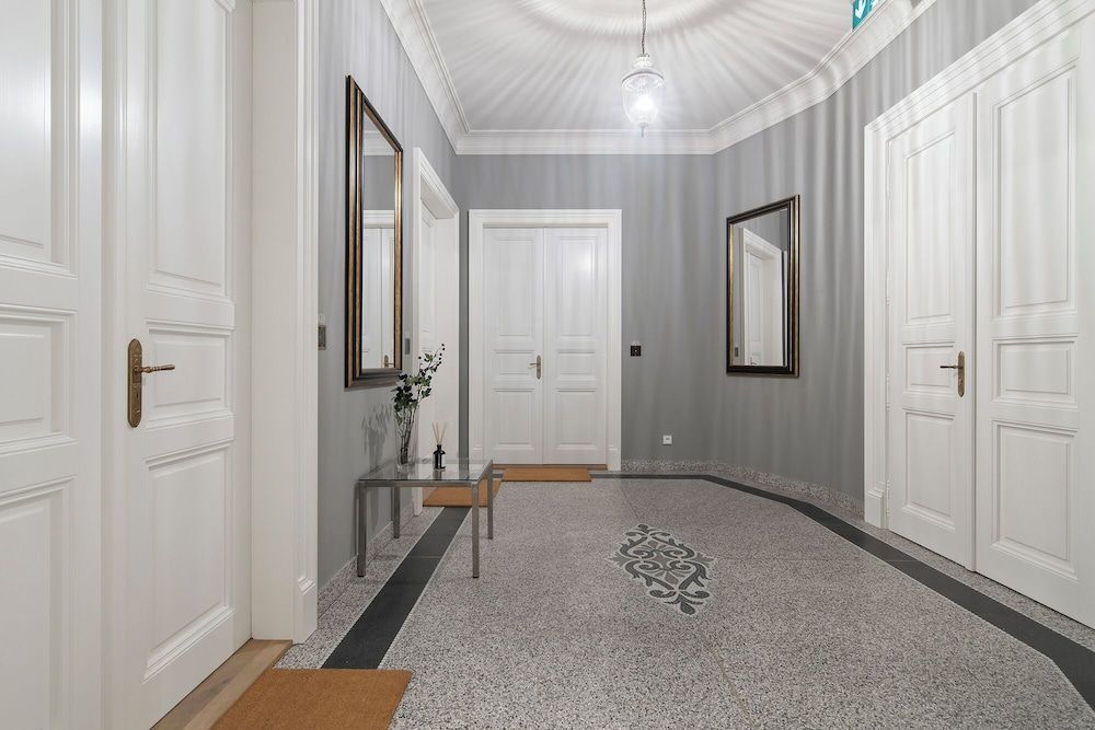 Vodickova Luxury Suites 2