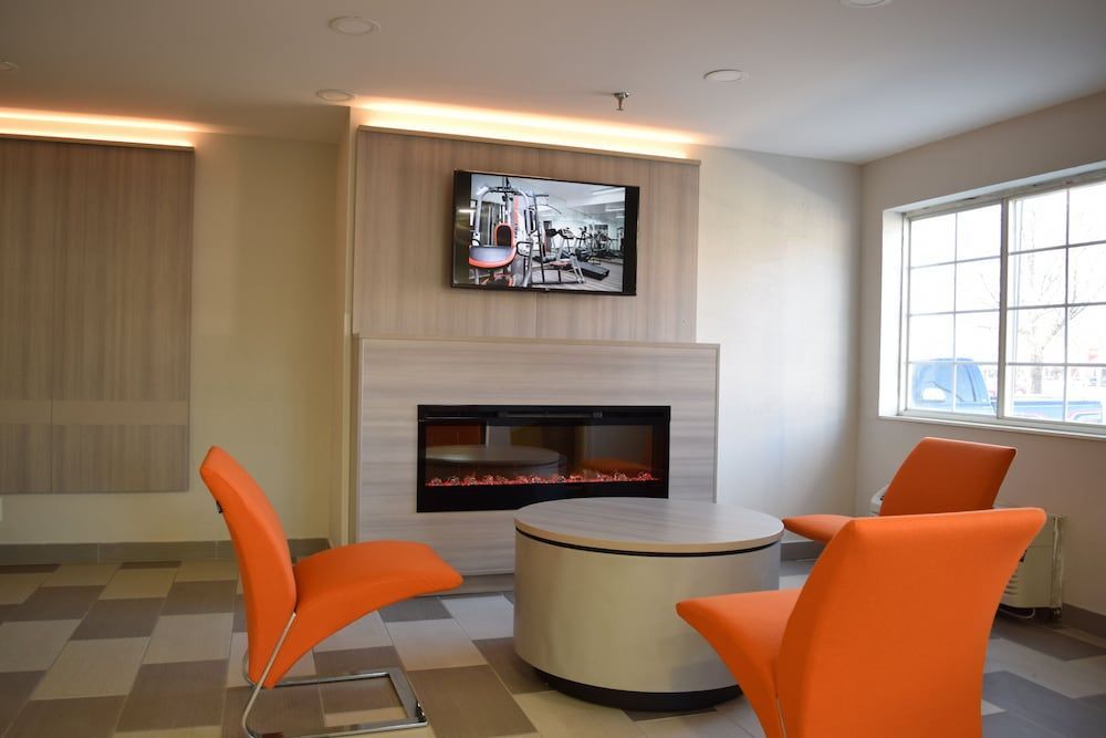 Microtel Inn & Suites by Wyndham Raleigh 2