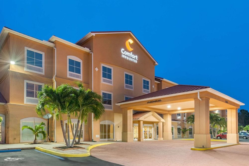 Comfort Inn & Suites Fort Myers Airport 1