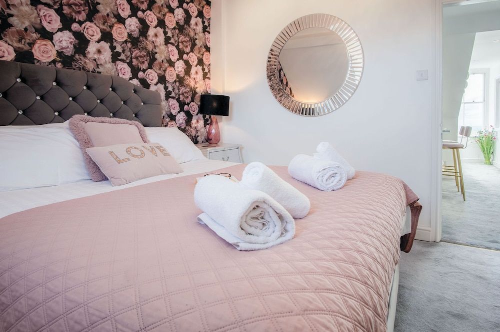 The Penthouse - Luxury 1 Bed - Panorama - Tenby 2