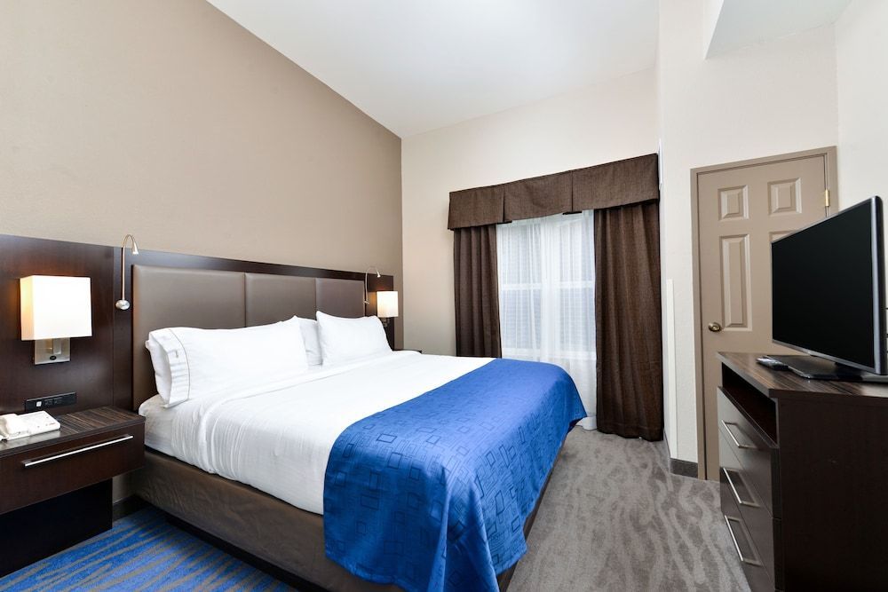Holiday Inn Express & Suites ST. LOUIS WEST-O'FALLON by IHG 2