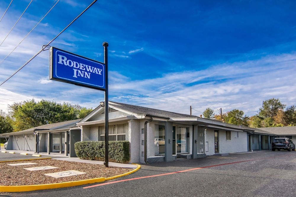 Rodeway Inn Palestine 1