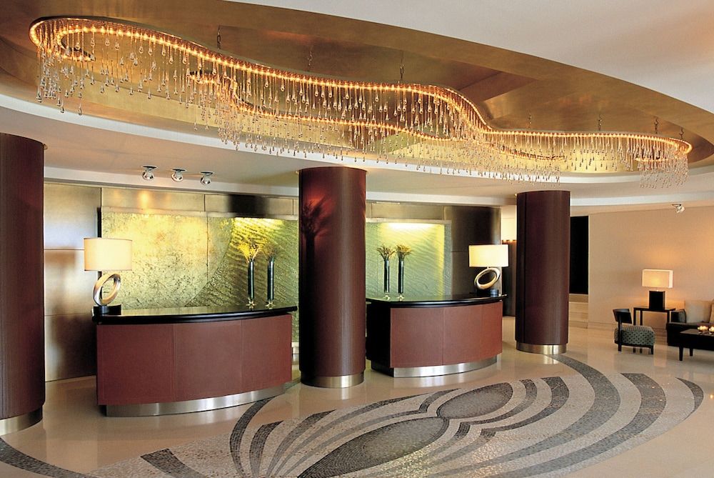 Amphitryon Hotel 2