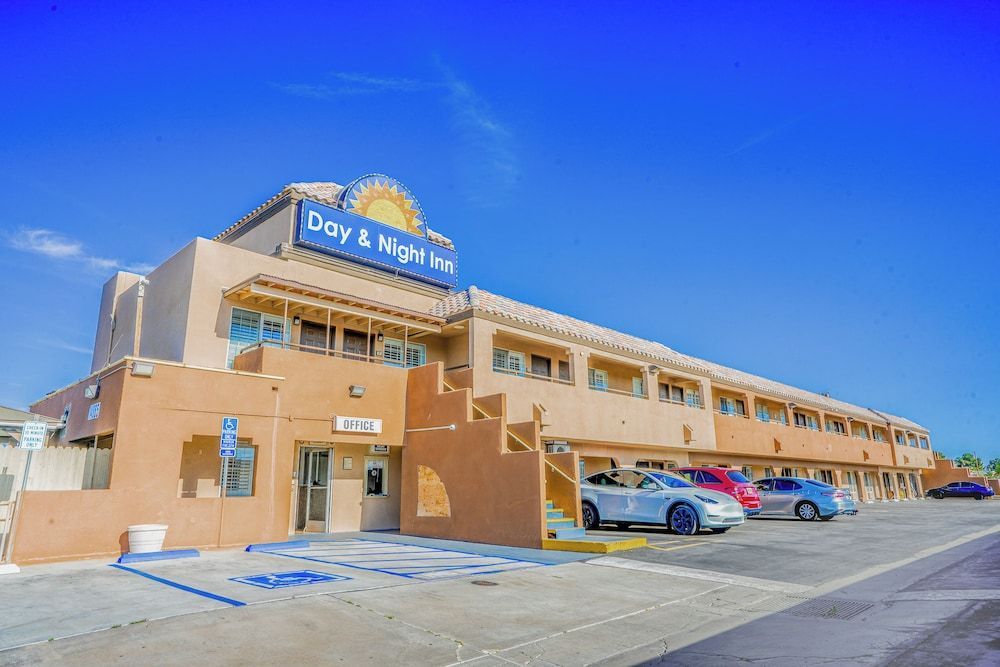 Day & Night Inn 1