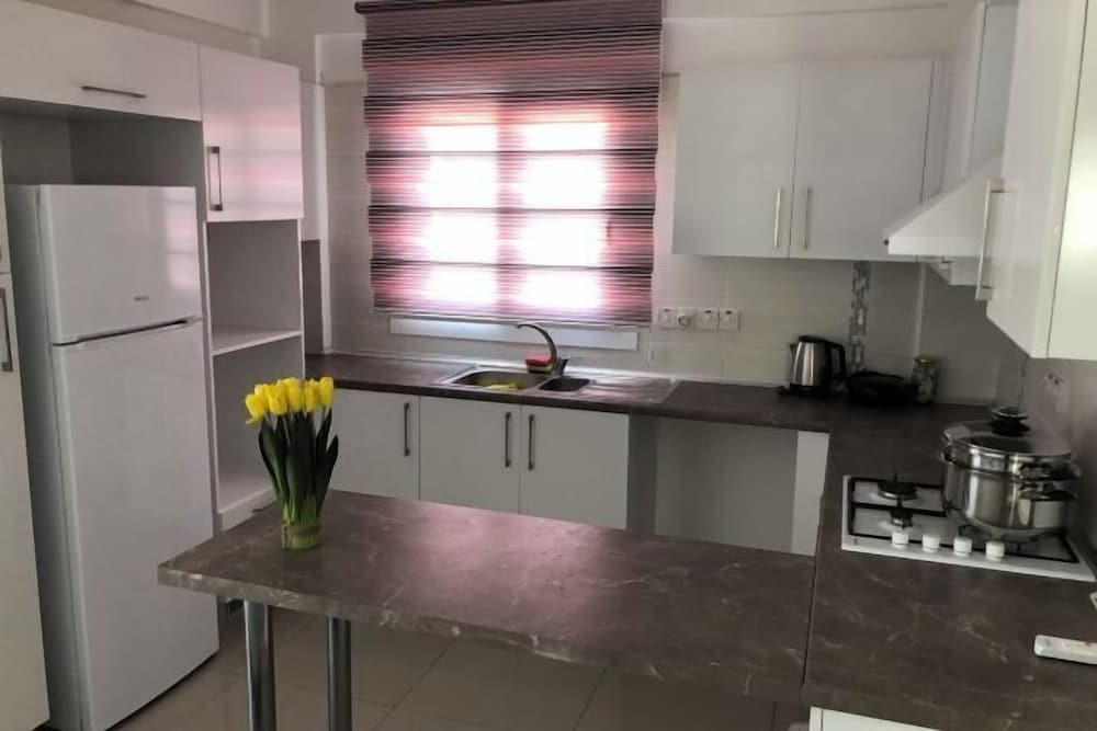Three Bedroom Apt, Central Location, spacious 2
