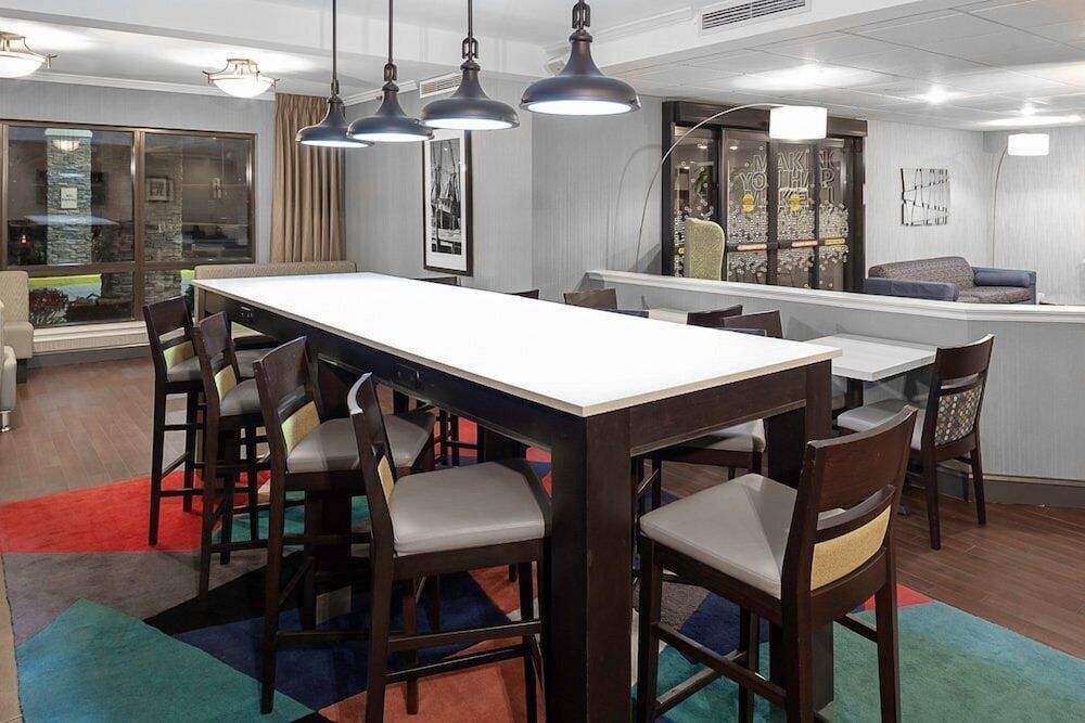 Holiday Inn Express NEWARK AIRPORT – ELIZABETH by IHG 2