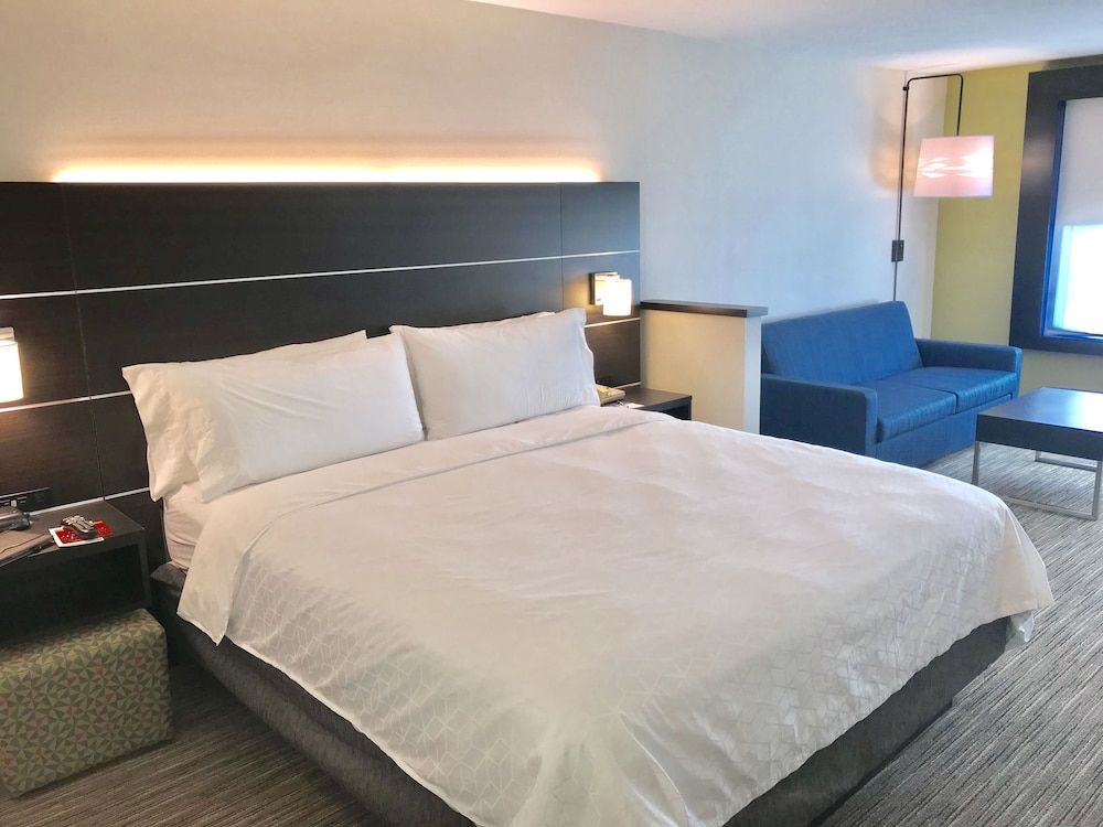 Holiday Inn Express & Suites TRACY by IHG 2