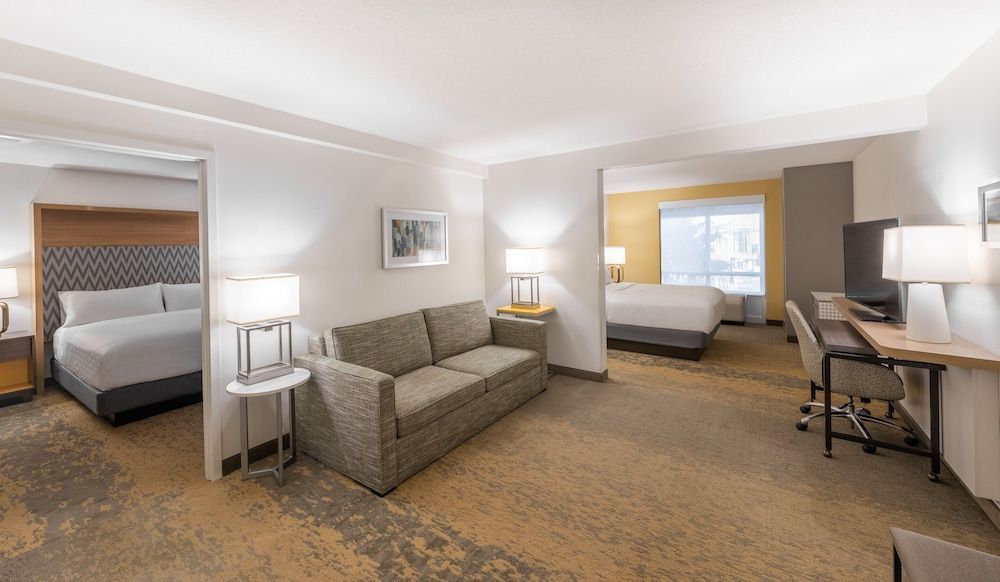 Holiday Inn & Suites ORANGE PARK - WELLS RD. by IHG 2