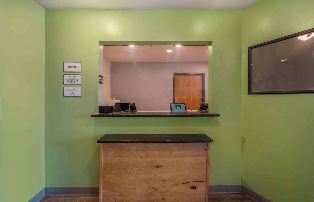 WoodSpring Suites Springdale 1
