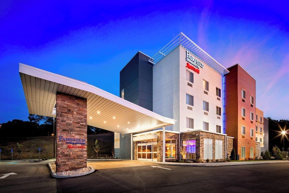 Fairfield Inn and Suites by Marriott Monaca 1