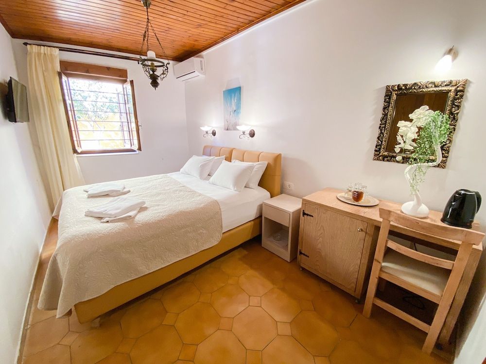 Casa Dasyra 2
