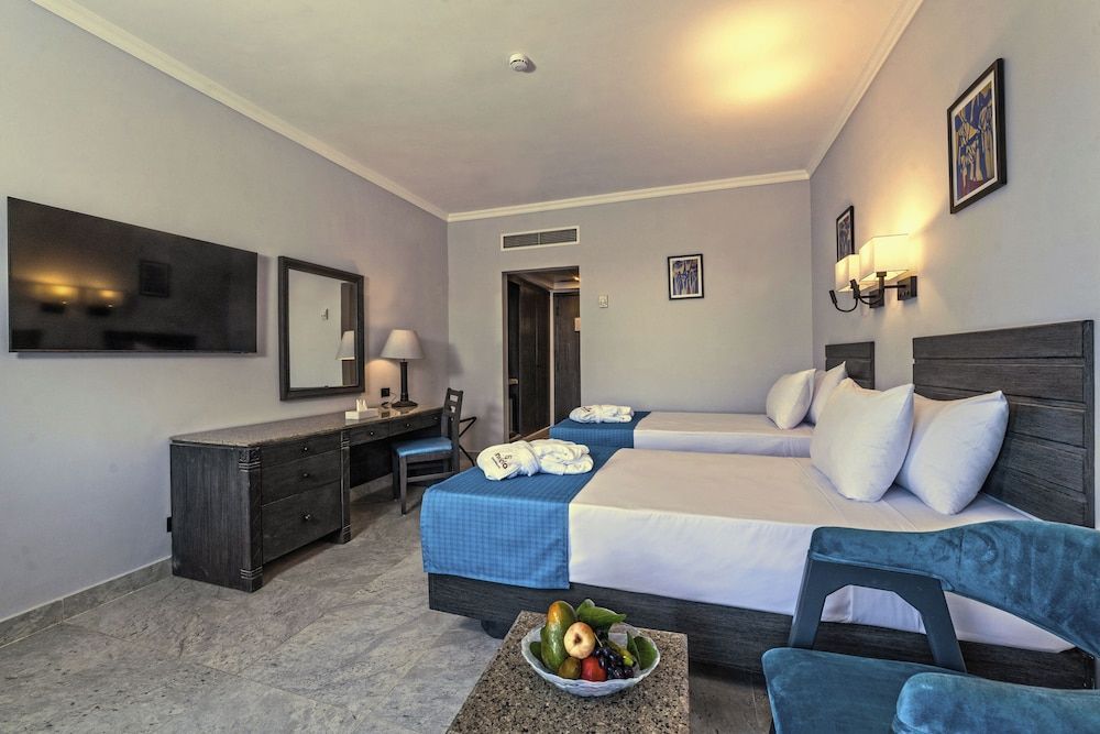 Invidia Coral Beach Tiran 2