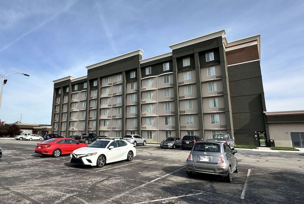 La Quinta by Wyndham Indianapolis South 1