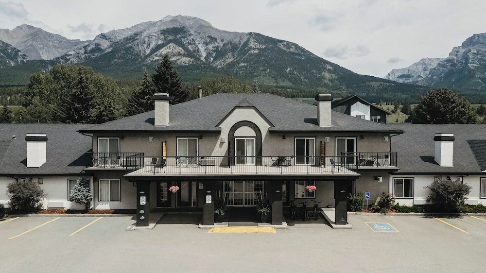 Northwinds Hotel Canmore 1