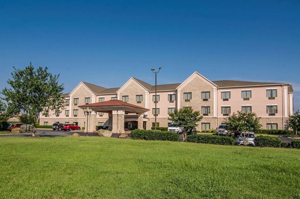 Quality Suites Graham - Burlington South 1