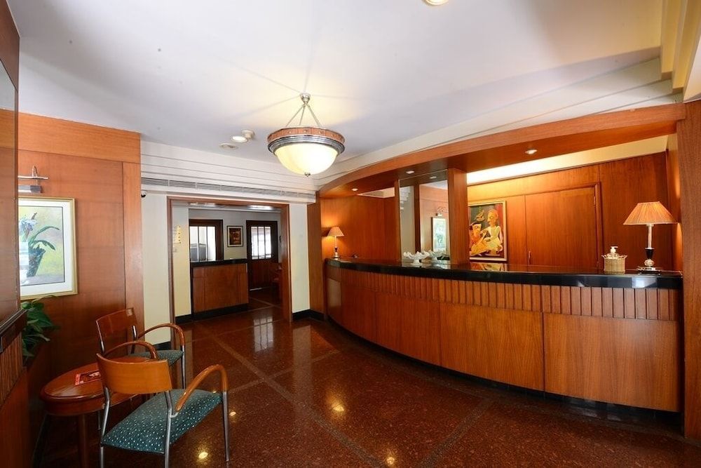 Trance Oakwood Hotel 2