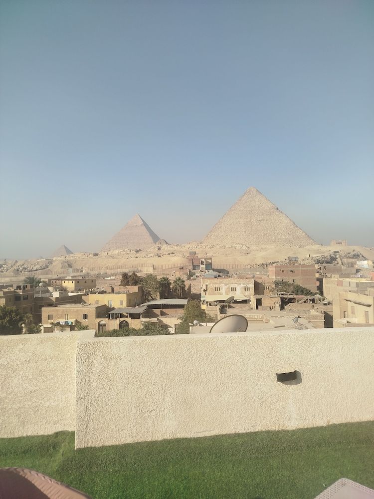 Isis pyramids view inn 2