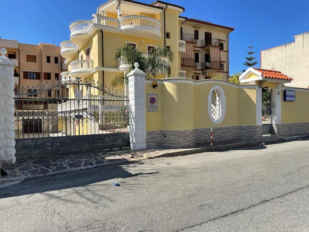 Villa Nicole House - Apartments & Suite 1