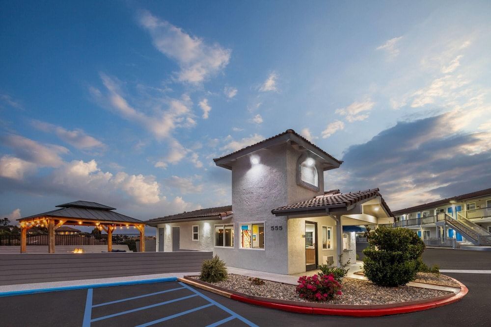 Days Inn by Wyndham Arroyo Grande Pismo Beach 1