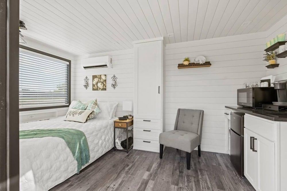 New Wilderness Hideout-Cozy Container Home 1
