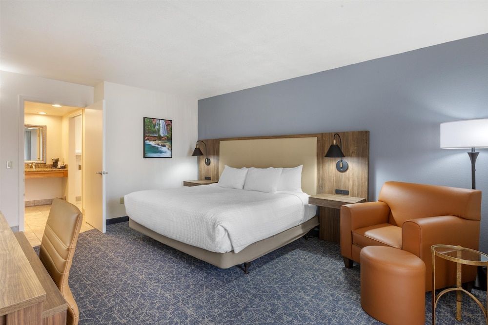 Best Western Plus A Wayfarer's Inn & Suites 1