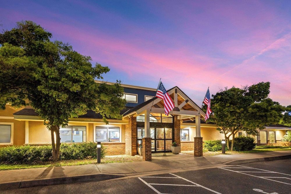 AmericInn by Wyndham North Branch 1
