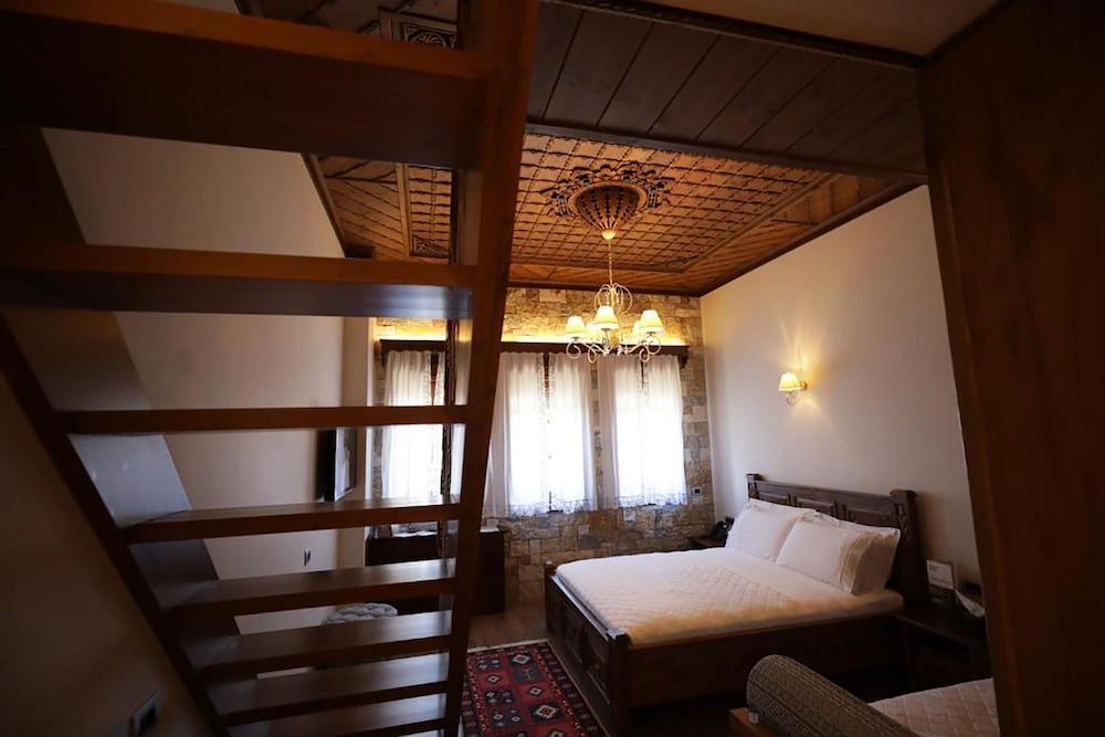 KERCULLA Resort 1