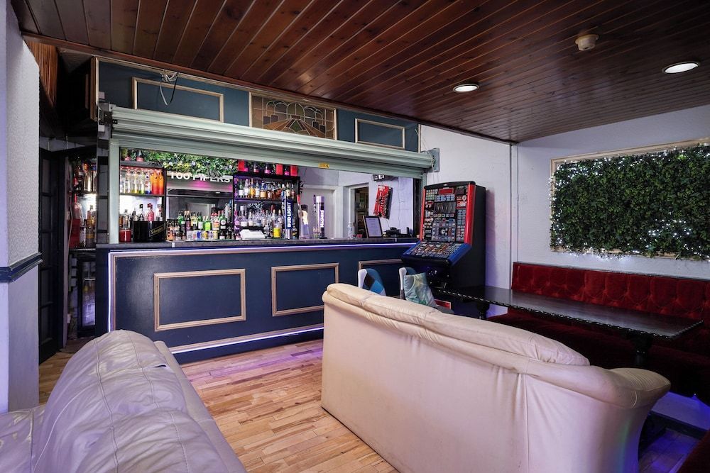 100 Pipers Hotel 1