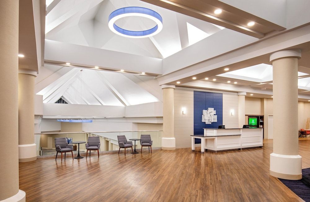 Holiday Inn NEWPORT NEWS - HAMPTON by IHG 1