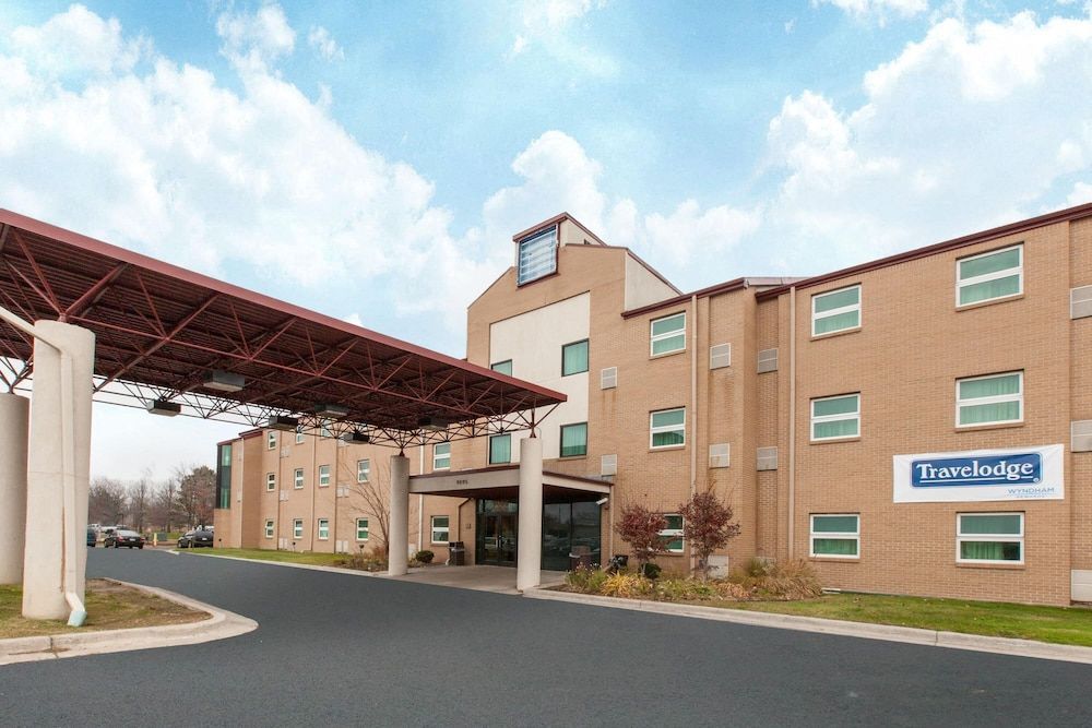 Travelodge by Wyndham Romulus Detroit Airport 1