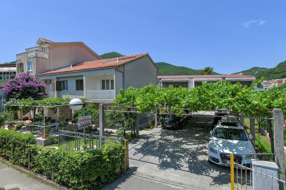 Apartments Elena 1