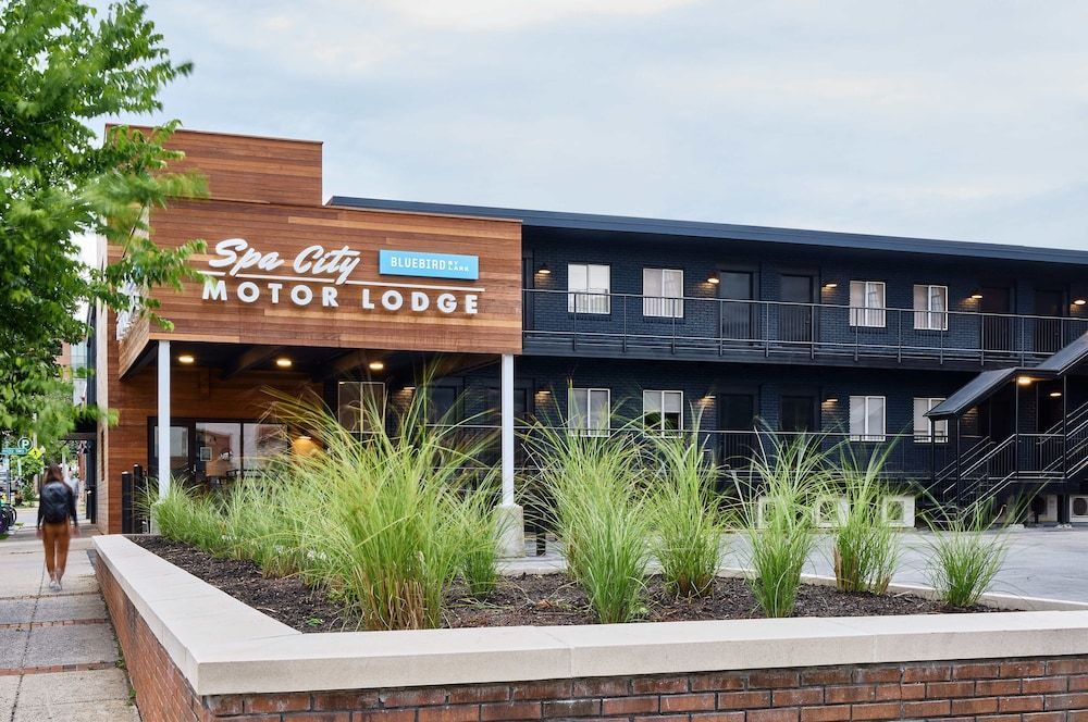 Bluebird Spa City Motor Lodge 1