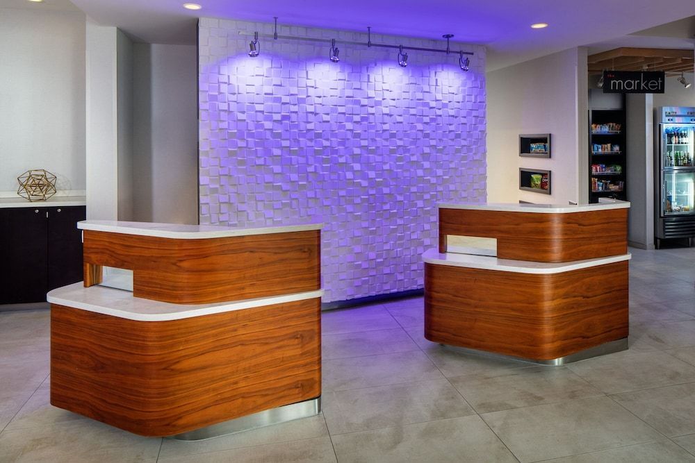 Courtyard by Marriott Charleston Downtown/Civic Center 2