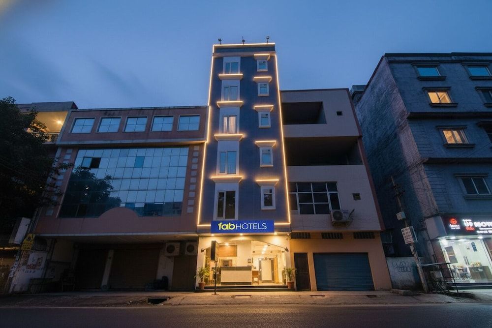 FabHotel Spring - Nr Golden Temple 1