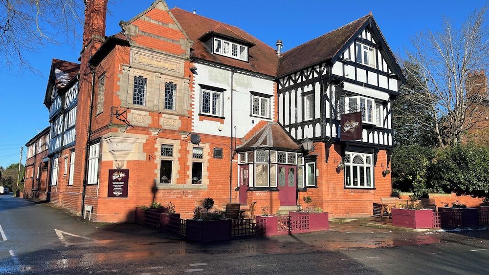 The Royal Oak Hotel and Restaurant 1
