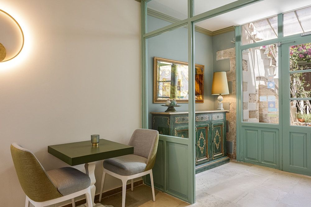 Mythos Suites Boutique Hotel 2