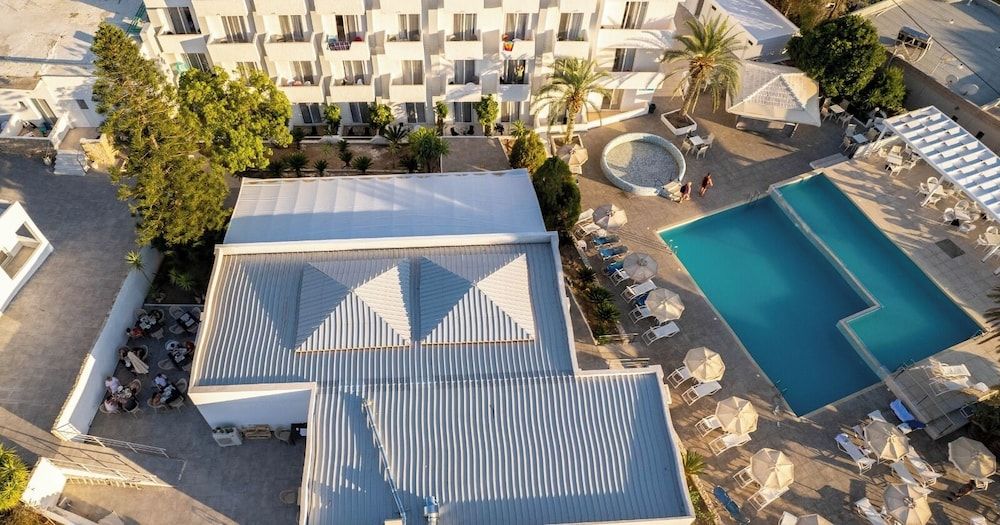 Pefkos Breeze Family Resort & Spa 1