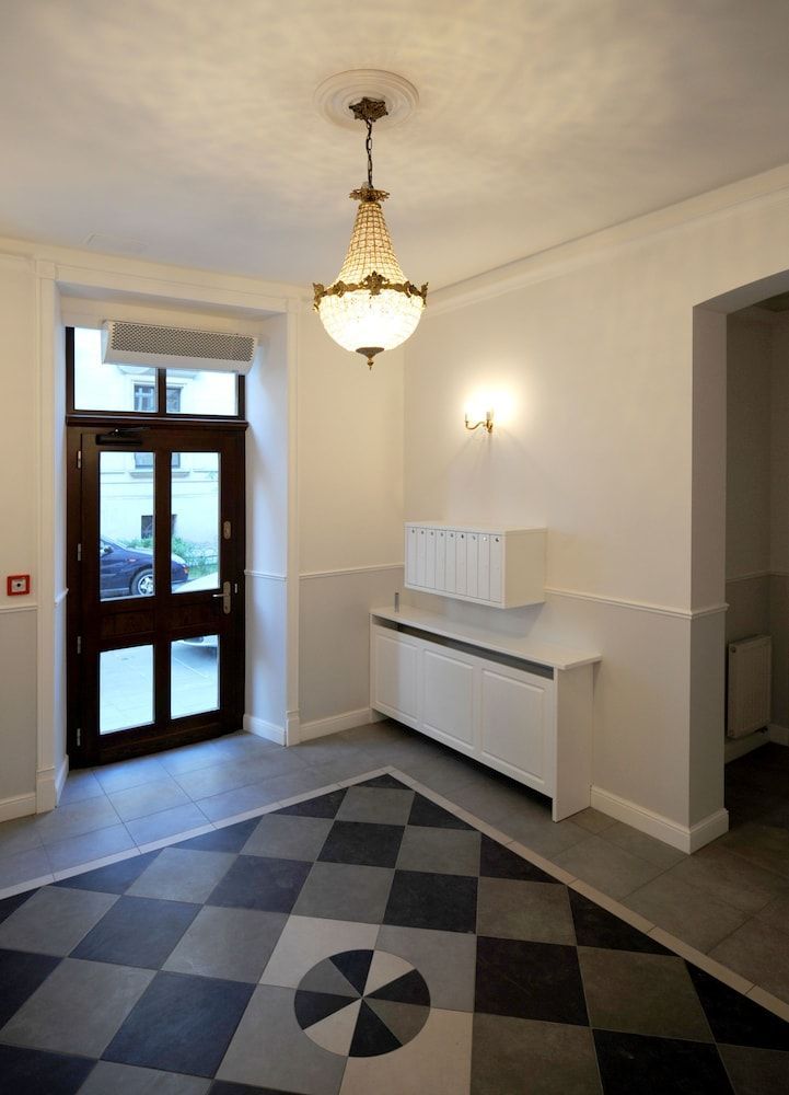 Crystal Suites Old Town 2