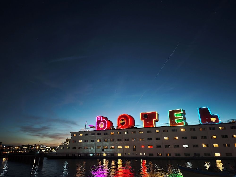 Botel 1