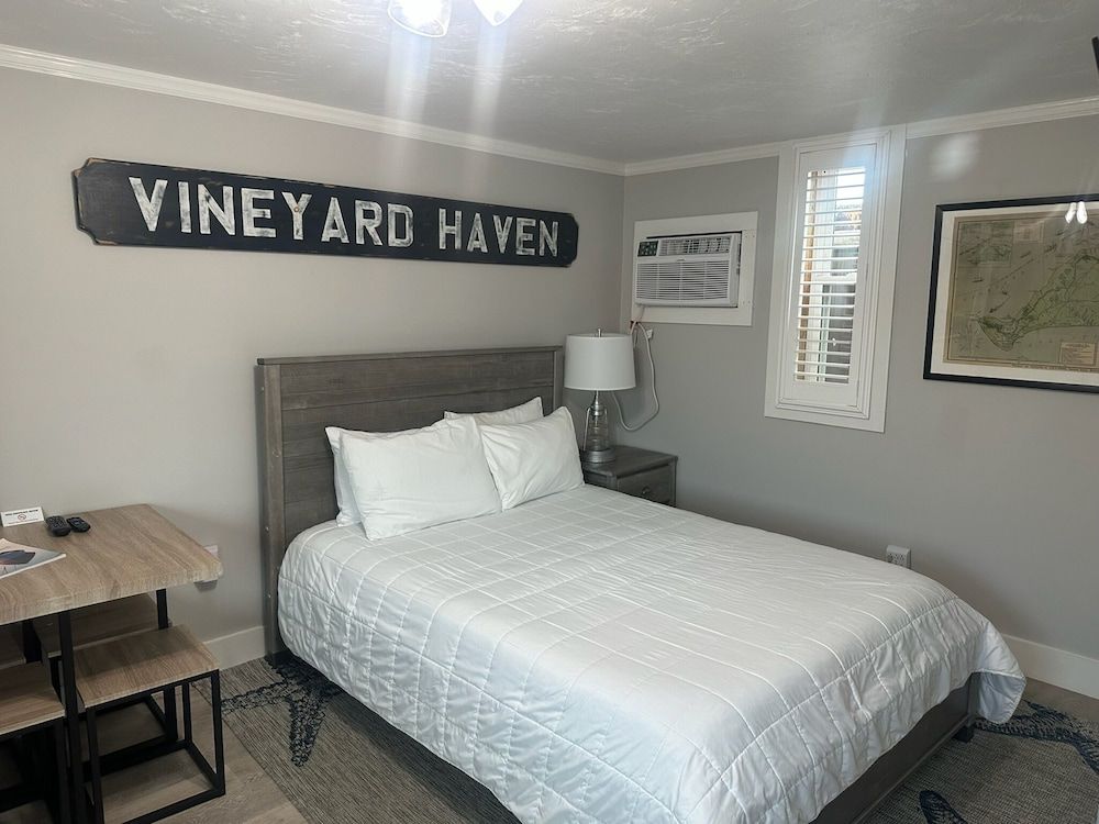 Vineyard Harbor Motel 1