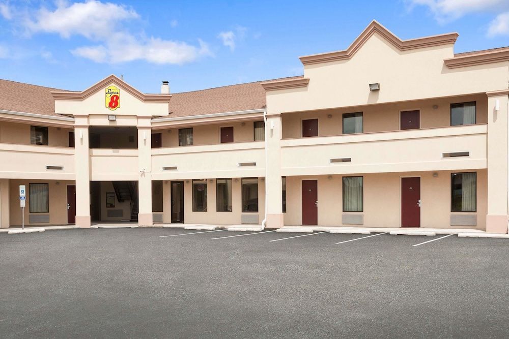 Super 8 by Wyndham Rahway/Newark 1