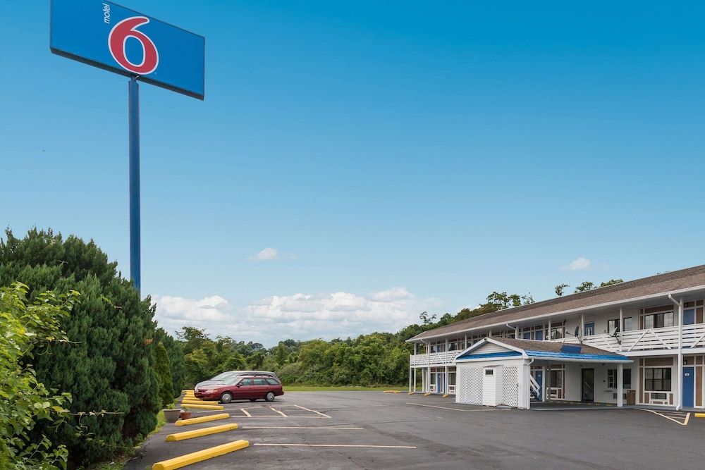 Motel 6 Parkersburg, WV 1