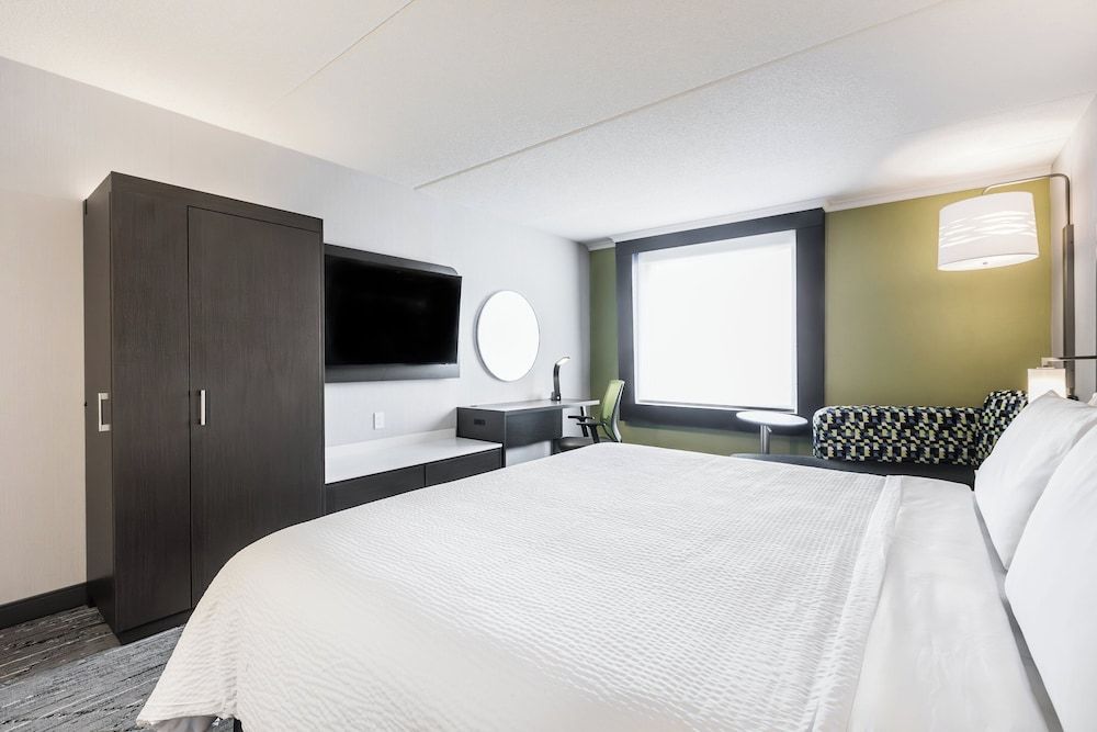 Holiday Inn Express & Suites TORONTO AIRPORT SOUTH by IHG 2