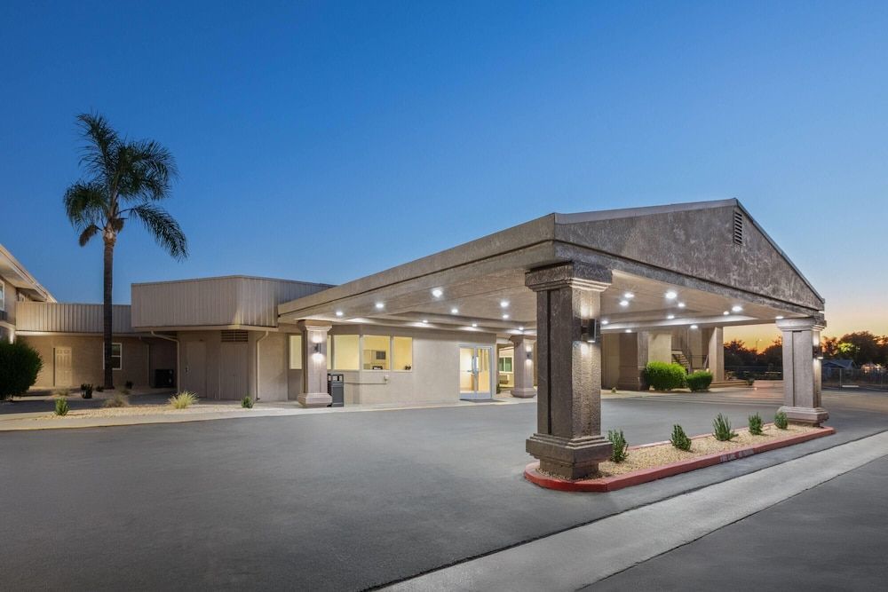 Ramada by Wyndham Merced 1