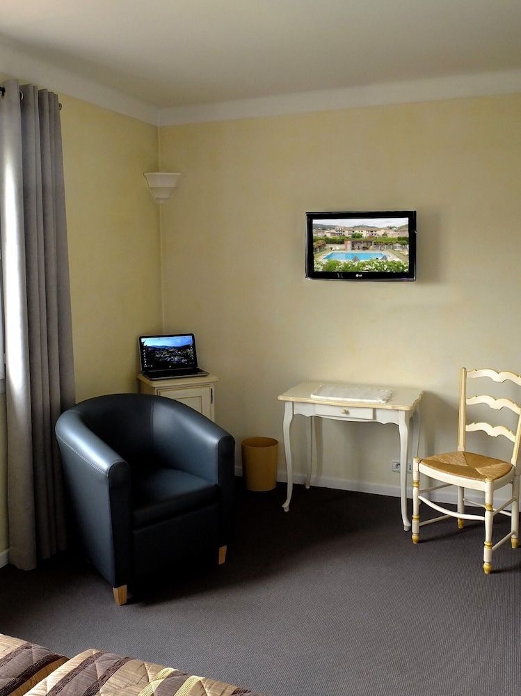 Hotel du Bosquet 2