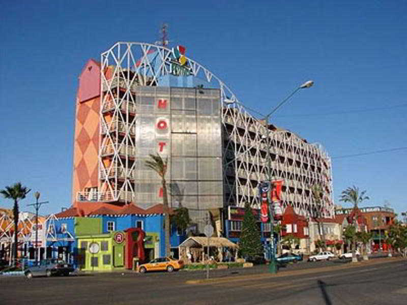 Festival Plaza 1
