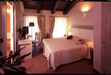 Relais Bella Rosina Pool & Spa 2