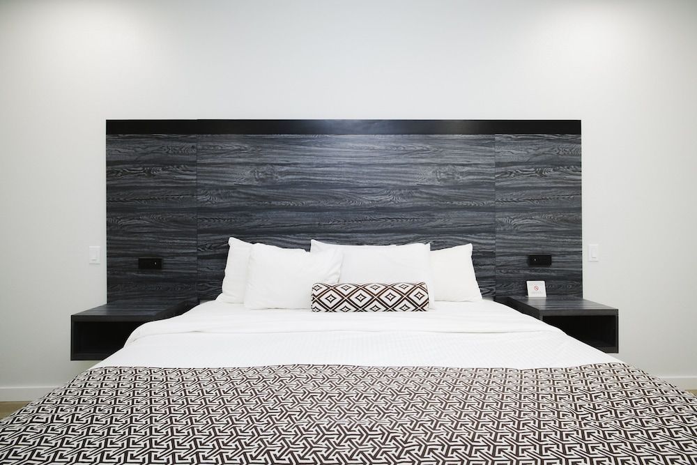 Sapphire Inn & Suites 1